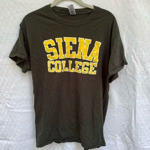 Siena College t-shirt in medium